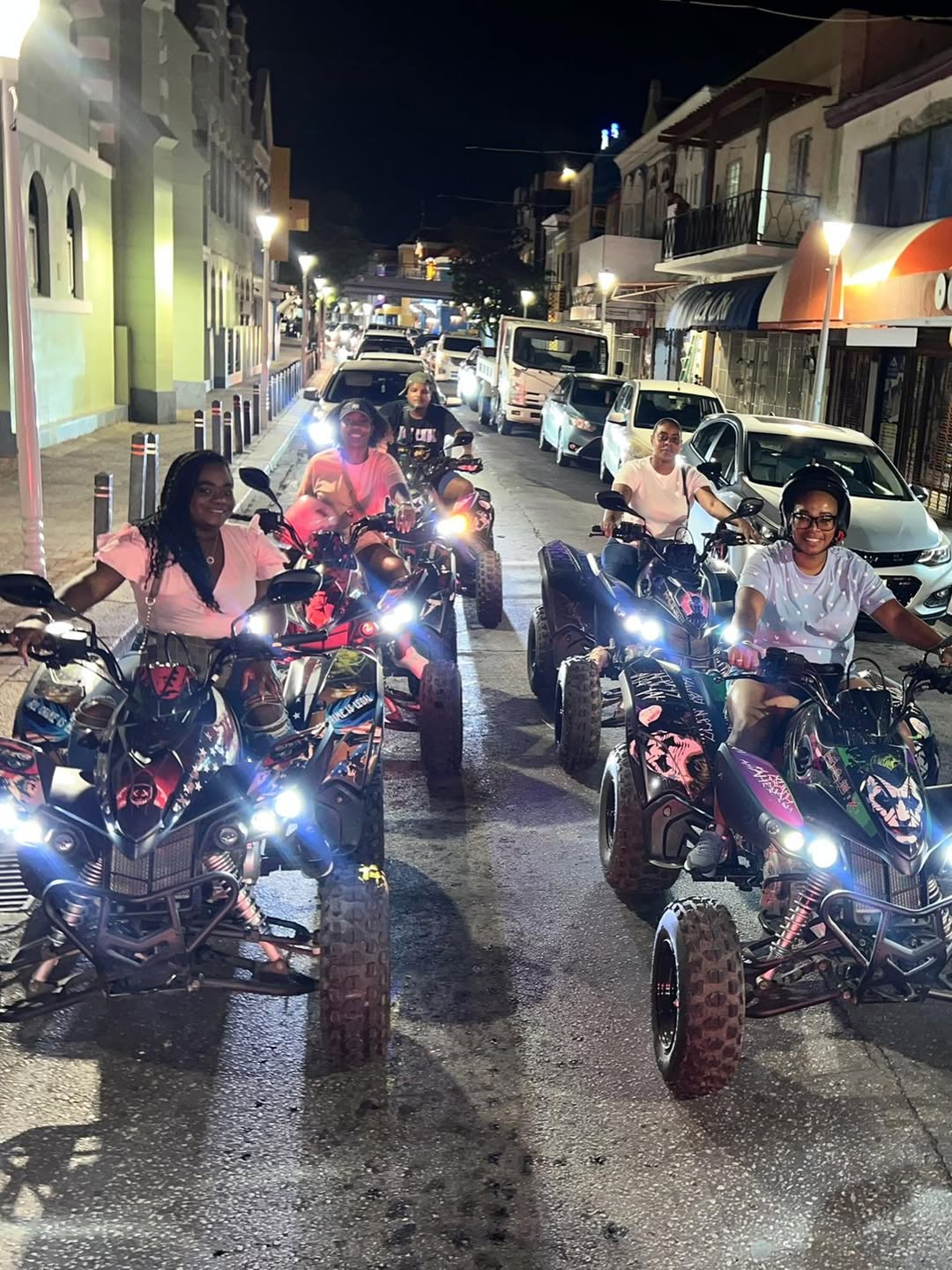 Begeleide 1 uur durende quad night vibe special in de stad