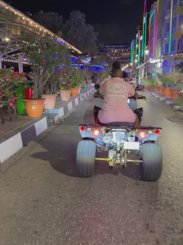 Begeleide quad-nachttour van 1 uur door de stad – Punda Vibes Special